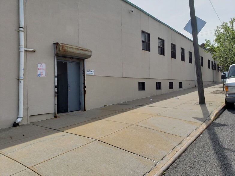 12902 15th Ave, College Point, NY for lease - Primary Photo - Image 1 of 3