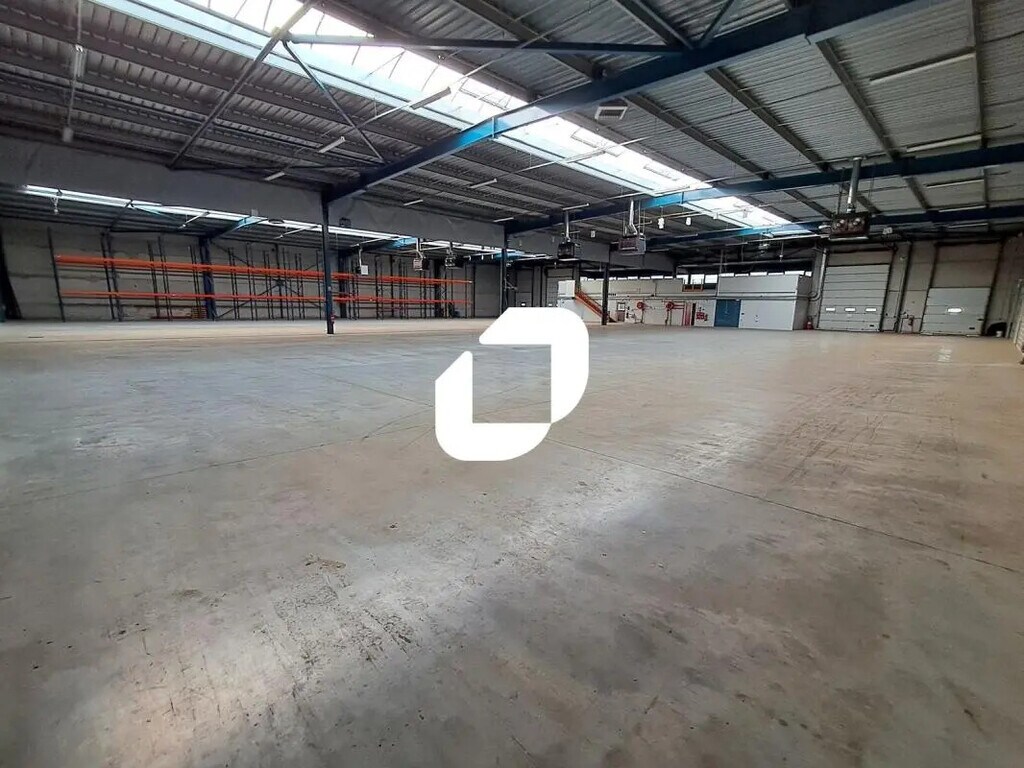 Location Local d'activités 155 m² à 2 556 m² - Photo 1