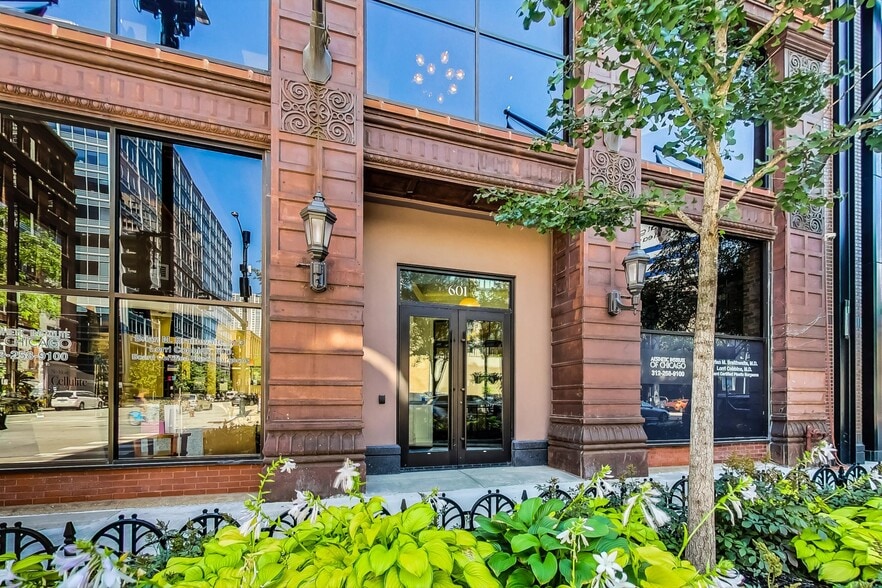 601 W Randolph St, Chicago, IL for sale - Building Photo - Image 2 of 23