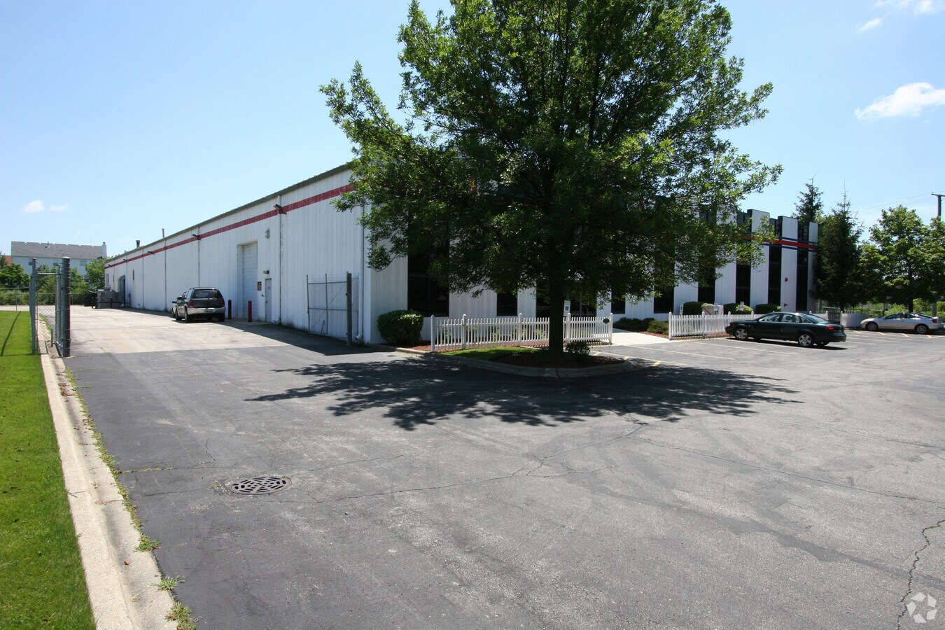 1651 Mitchell Blvd, Schaumburg, IL 60193 | LoopNet