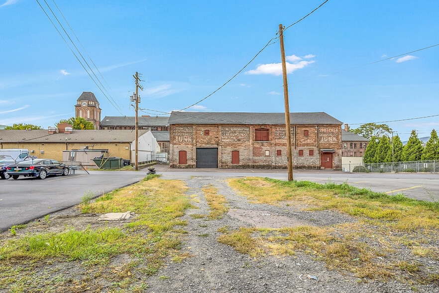 515 Wyoming Ave, Scranton, PA for sale - Building Photo - Image 2 of 37