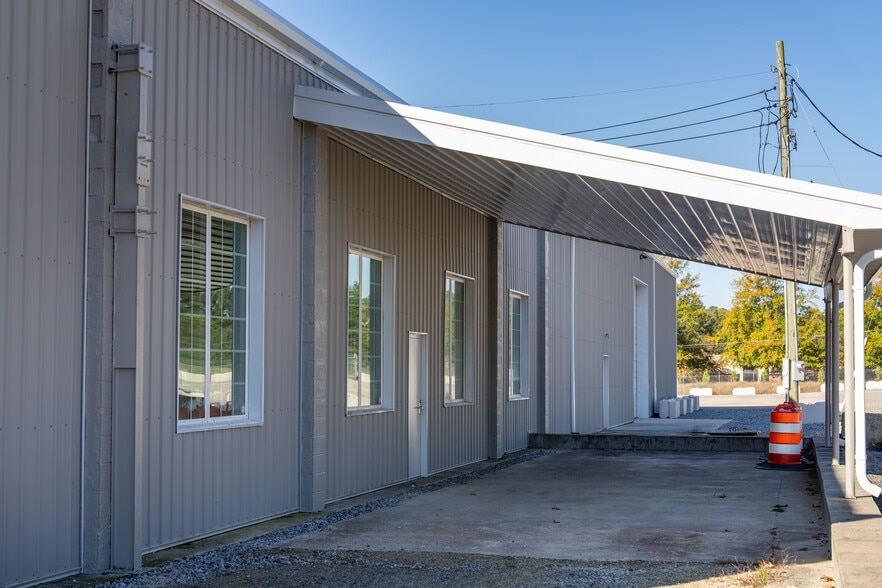 1918 W Virginia Ave, Crewe, VA for lease - Building Photo - Image 3 of 17