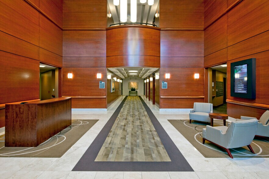 1 Centerpointe Dr, Lake Oswego, OR for lease - Interior Photo - Image 2 of 4