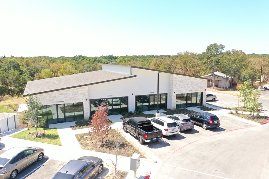 1721-1745 Sam Bass Road, Round Rock, TX for lease - Primary Photo - Image 1 of 6