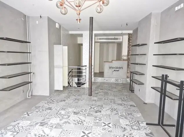 Retail in Paris for lease - Interior Photo - Image 1 of 7