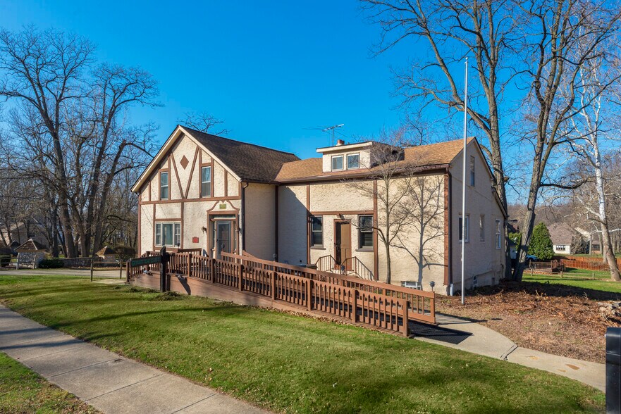 31314 Center Ridge Rd, Westlake, OH 44145