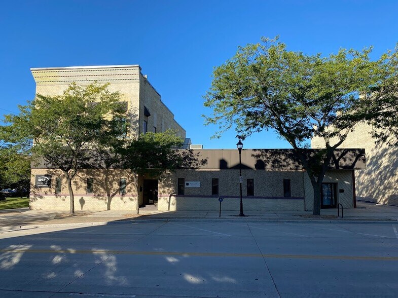 532 S 8th St, Sheboygan, WI 53081