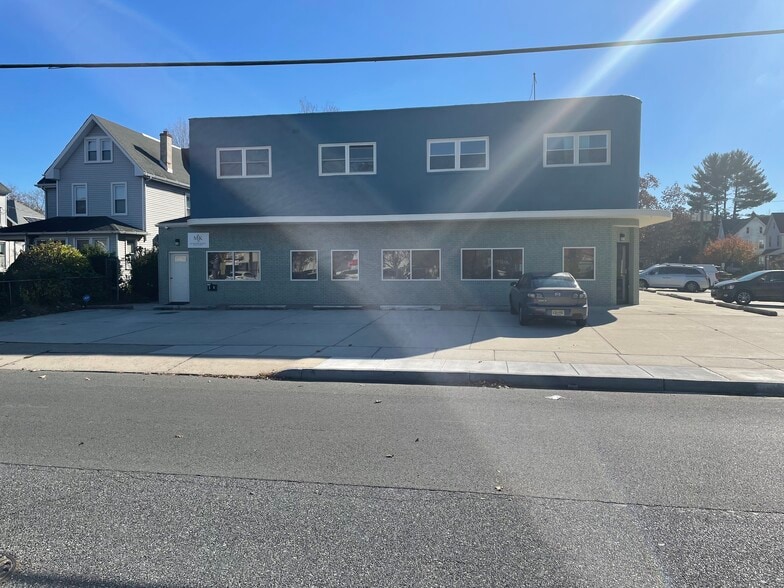100 E Broad St, Palmyra, NJ for lease - Building Photo - Image 1 of 19
