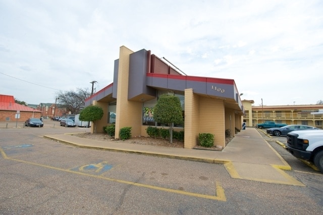 1100 S 9th St, Waco, TX for lease - Building Photo - Image 2 of 5