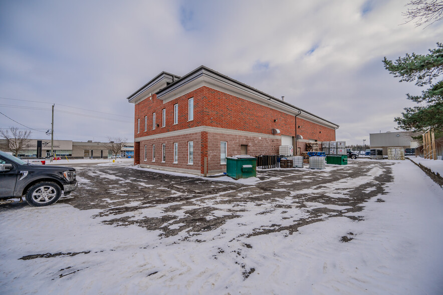 90 Earl Martin Dr, Woolwich, ON for lease - Primary Photo - Image 1 of 45