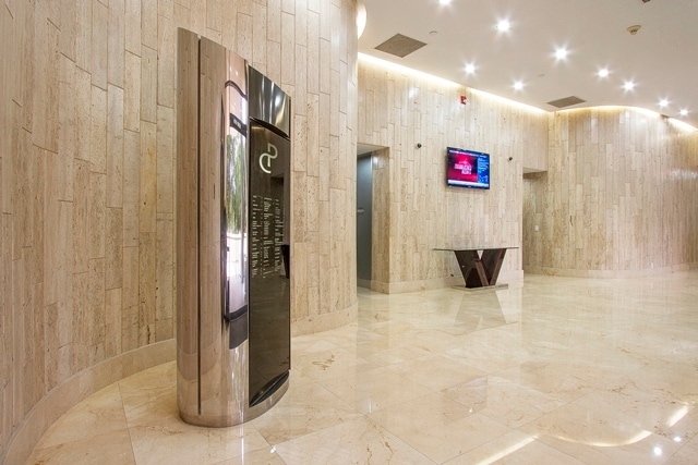 1900 Glades Rd, Boca Raton, FL for lease Interior Photo- Image 1 of 3