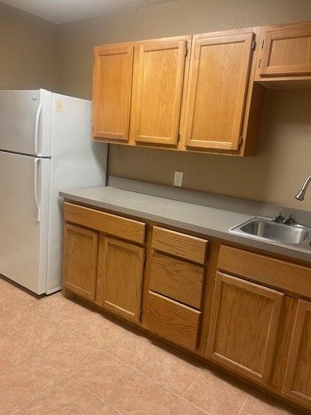 704 Texas Ave, Bridge City, TX for lease - Interior Photo - Image 3 of 9
