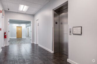 11-11 44th Dr, Long Island City, NY for lease Interior Photo- Image 1 of 8