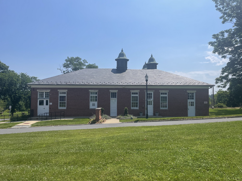 6933 Warfield Ave, Sykesville, MD for lease - Building Photo - Image 1 of 6