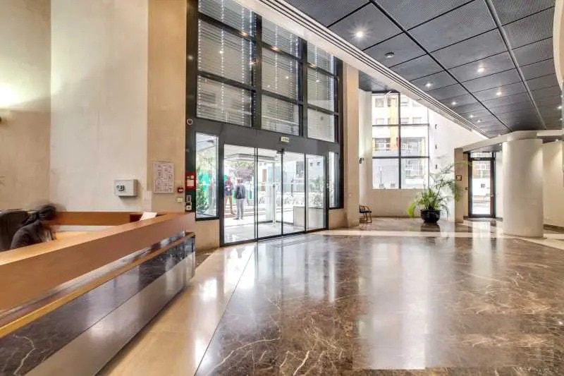 Office in Boulogne-Billancourt for lease - Lobby - Image 2 of 9