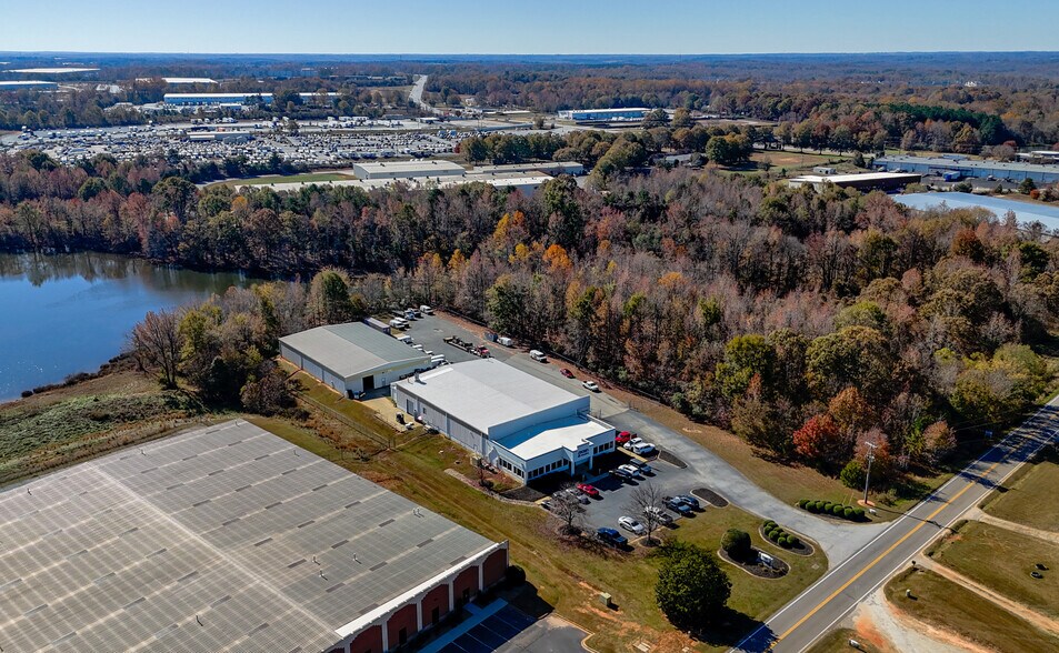 929 Berry Shoals Rd, Duncan, SC for sale - Building Photo - Image 1 of 8