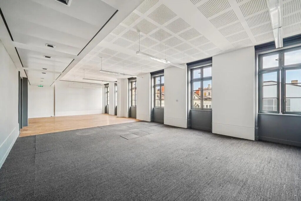Location Bureaux 200 m² à 611 m² - Photo 1