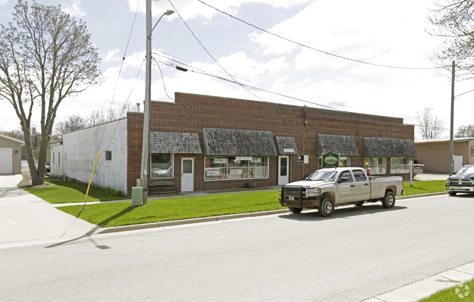 208 N Water St, Columbus, WI for sale - Primary Photo - Image 1 of 1