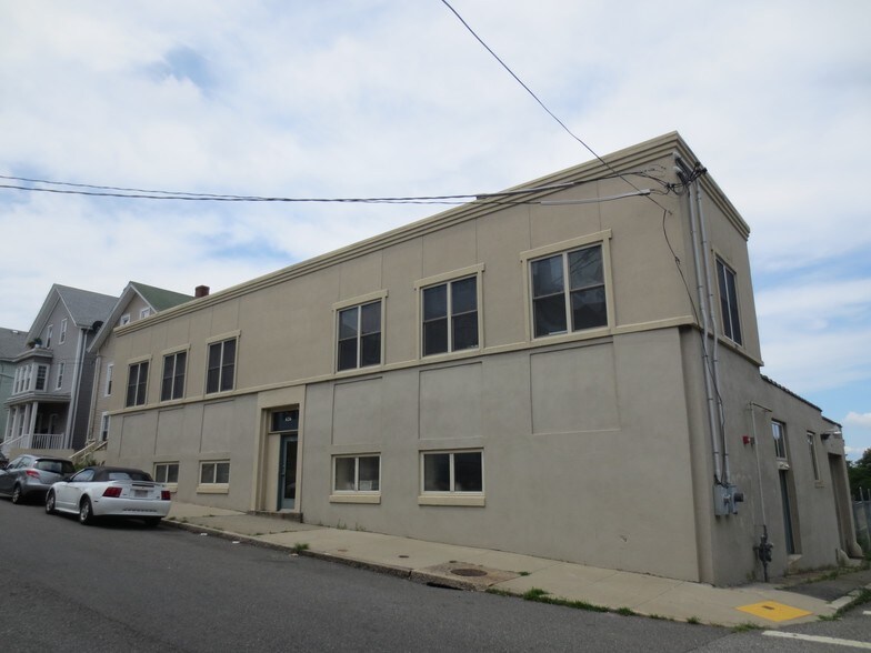 626 Durfee St, Fall River, MA 02720