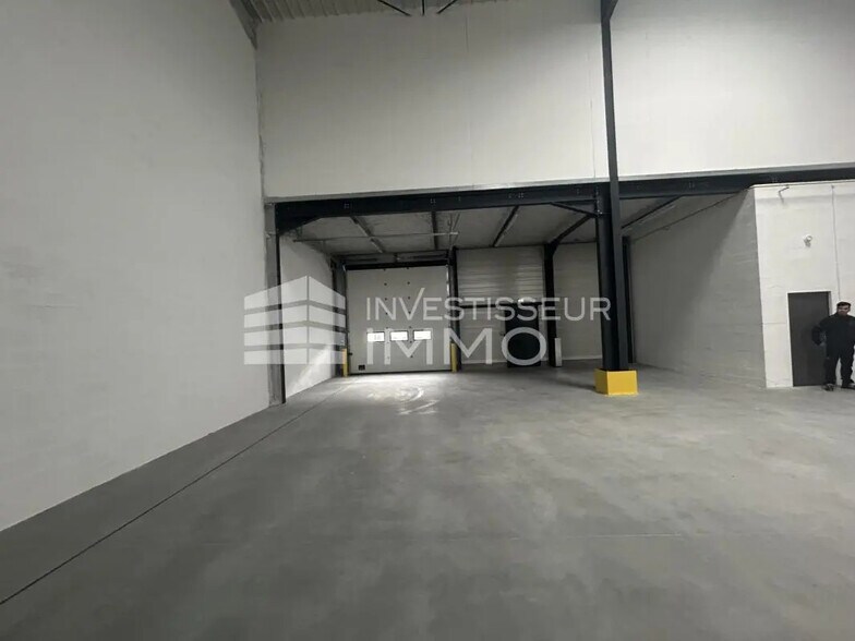 Industrial in SAINT-OUEN-L'AUMONE for lease - Interior Photo - Image 3 of 4