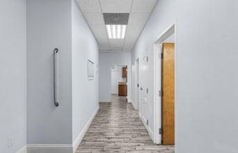 15740 New Hampshire Ct, Fort Myers, FL for lease Interior Photo- Image 2 of 7