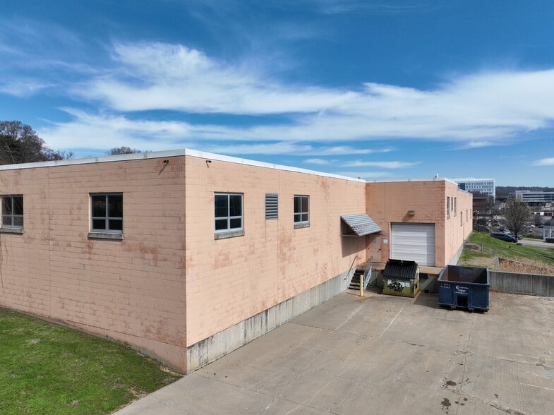 5027 & 5055 Madison Rd portfolio of 2 properties for sale on LoopNet.com - Building Photo - Image 3 of 7