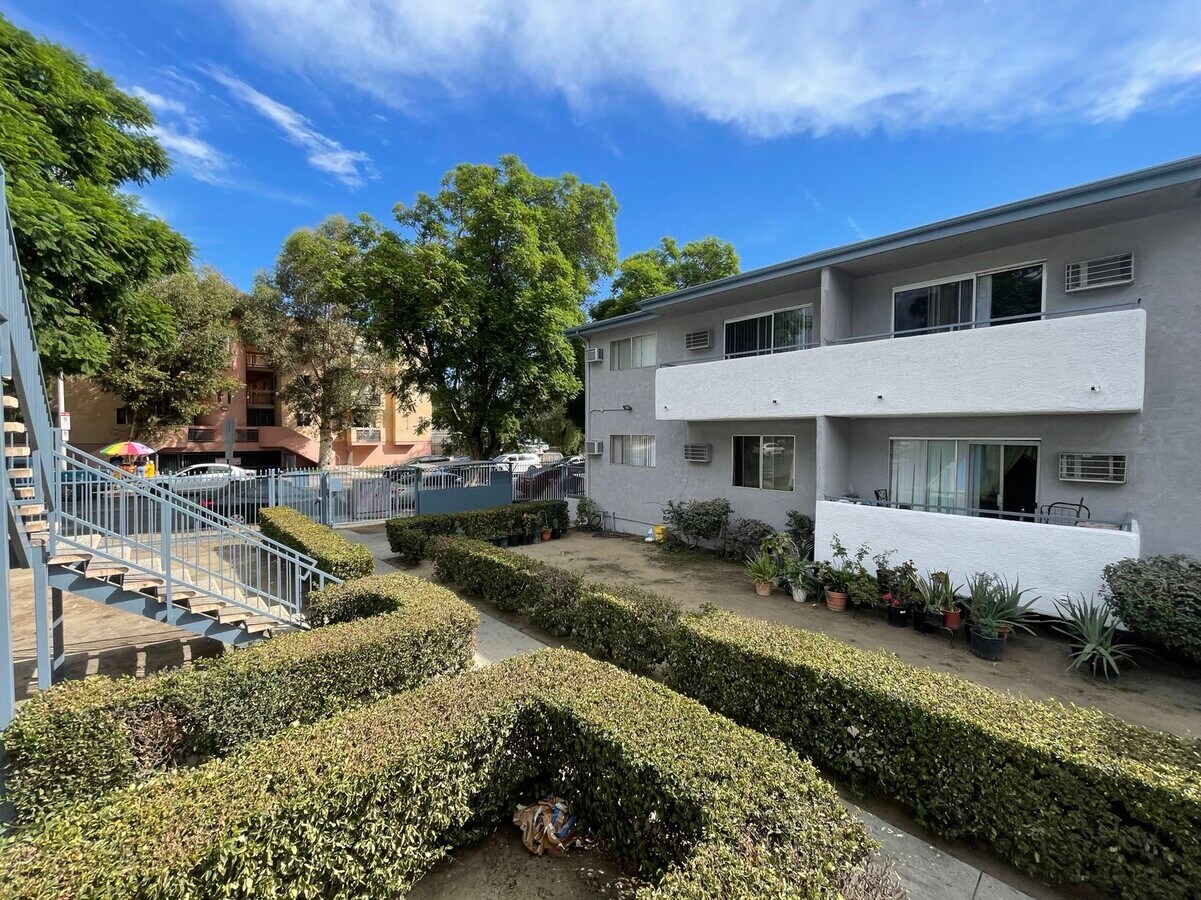 9075 Cedros Ave, Panorama City, CA 91402