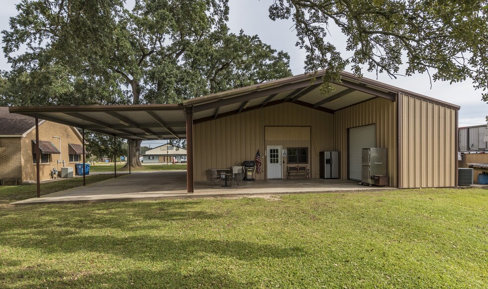 1525 N Bertrand Dr, Lafayette, LA 70506