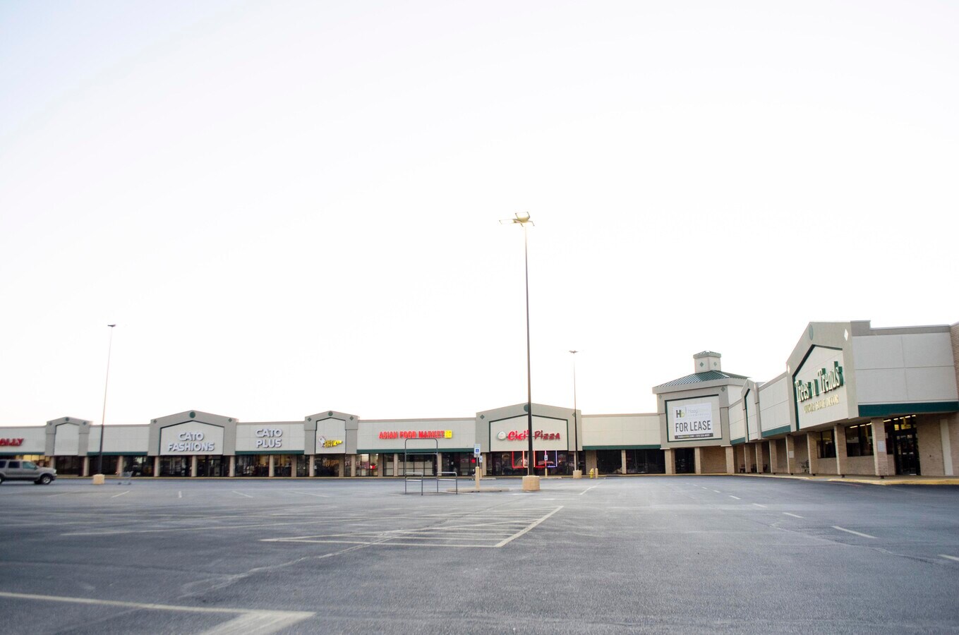 2010 S Caraway Rd, Jonesboro, AR 72401 Highland Square Shopping