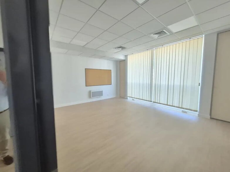 105 Rue Du Faubourg Madeleine, Orléans for lease - Building Photo - Image 3 of 4