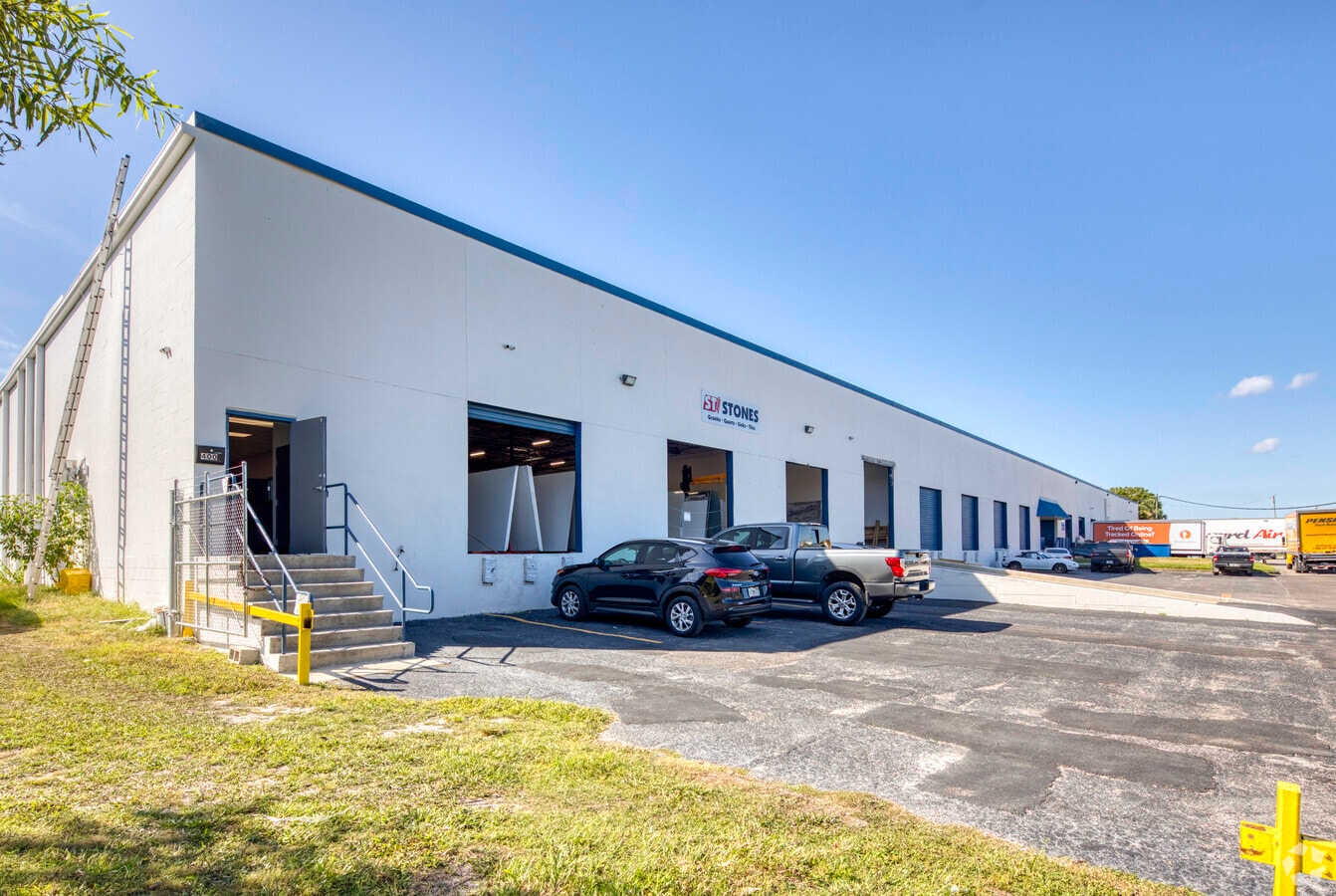 4912 W Knox St, Tampa, FL 33634