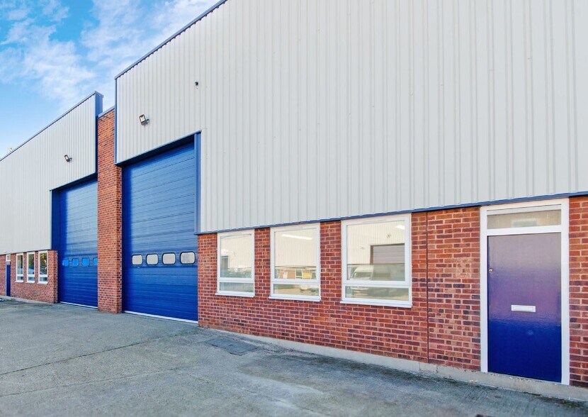1-6 Crown Way, Andover for lease - Building Photo - Image 1 of 1