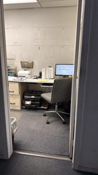 445-453 Hempstead Tpke, West Hempstead, NY for lease - Building Photo - Image 2 of 6