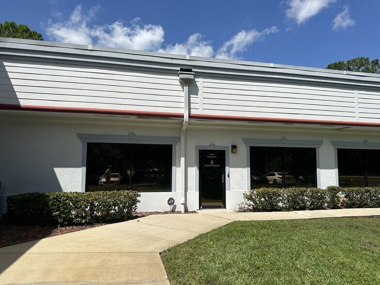 1825 Business Park Blvd, Daytona Beach, FL for lease - Building Photo - Image 2 of 8
