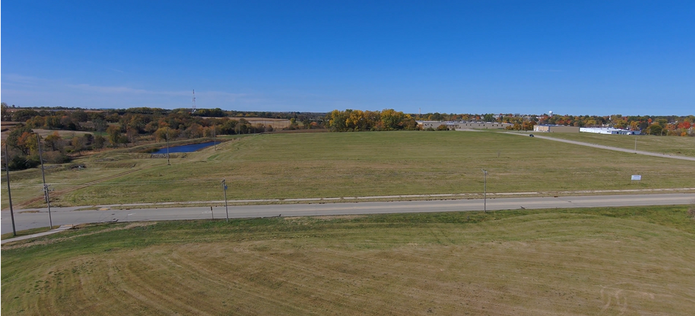 1445 Vision Dr, Platteville, WI for sale - Building Photo - Image 1 of 18