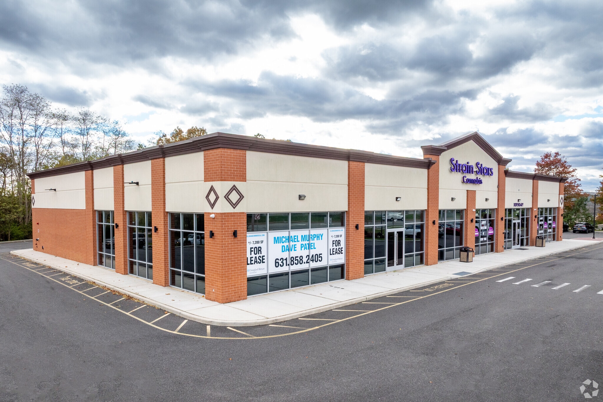 1871 Old Country Rd, Riverhead, NY for lease Primary Photo- Image 1 of 6