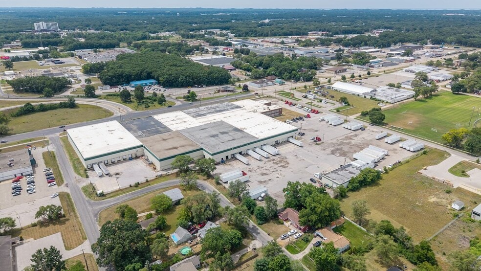 1450 E Laketon Ave, Muskegon, MI for lease - Building Photo - Image 3 of 11