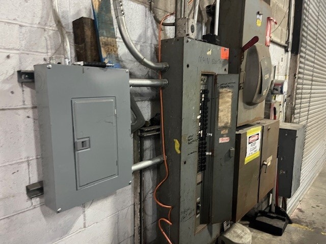 76 Apollo St, Brooklyn, NY for lease - Interior Photo - Image 2 of 3