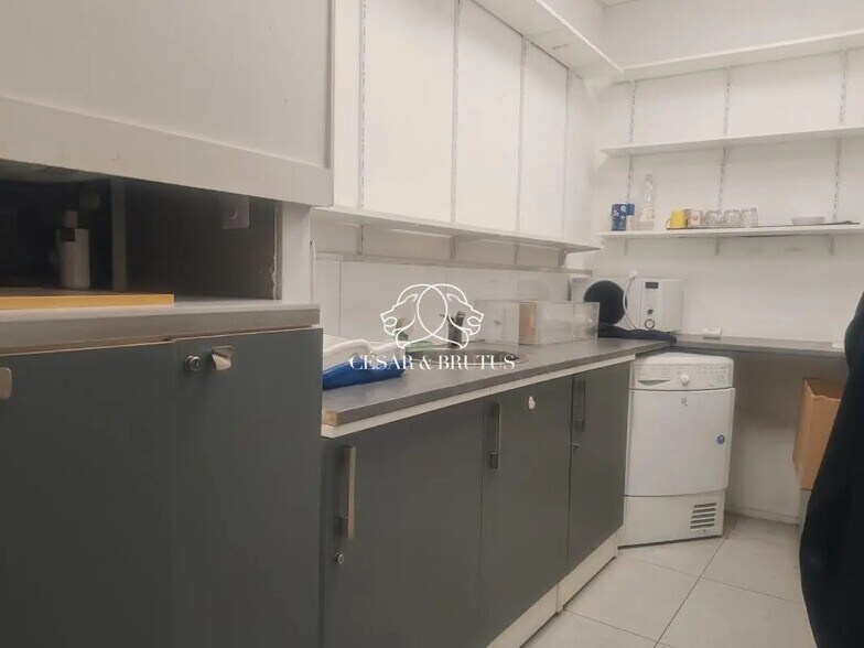 Retail in Lyon for lease - Interior Photo - Image 3 of 3