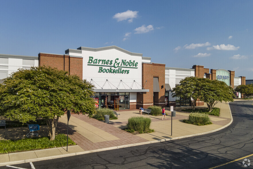 3101-3551 Richmond Hwy, Alexandria, VA for lease - Building Photo - Image 1 of 3