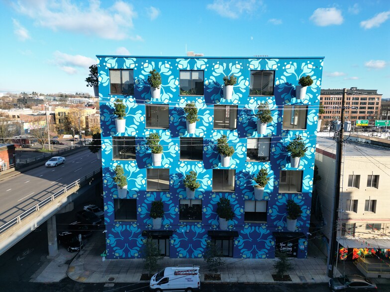 850 SE 3rd Ave, Portland, OR for lease - Building Photo - Image 1 of 10