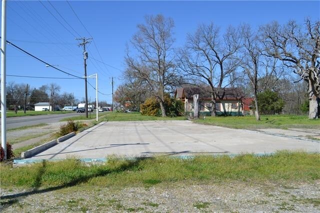 1312 N Center St, Bonham, TX for sale - Primary Photo - Image 1 of 1