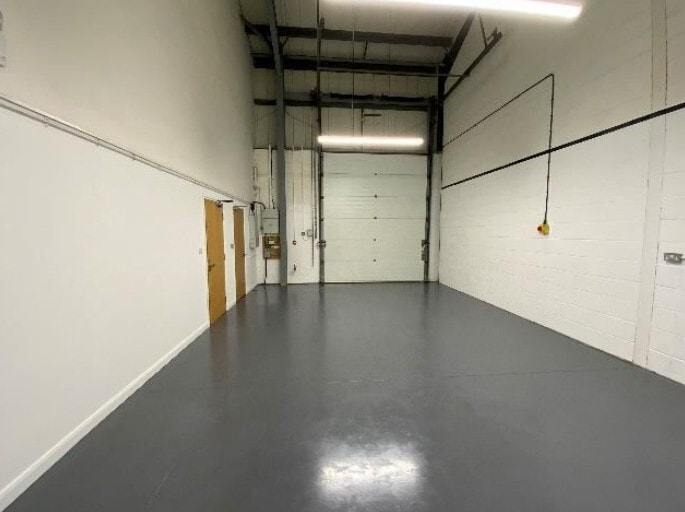 Shay Ln, Wilsden for lease Interior Photo- Image 1 of 3