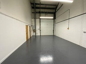 Shay Ln, Wilsden for lease Interior Photo- Image 1 of 3