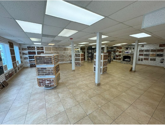 8185 Eastex Fwy, Beaumont, TX for sale - Interior Photo - Image 3 of 7