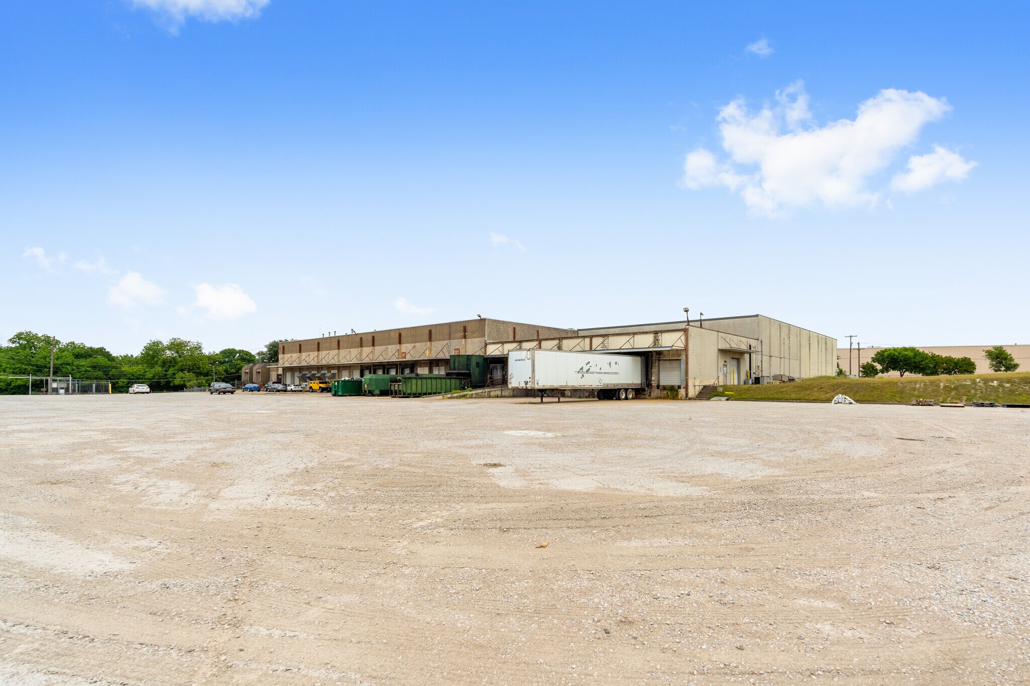 4710 W Ledbetter Dr, Dallas, TX 75236