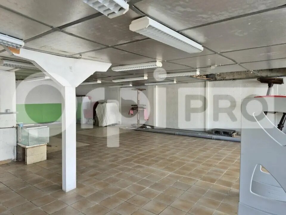 Retail in Épernay for sale Interior Photo- Image 1 of 3