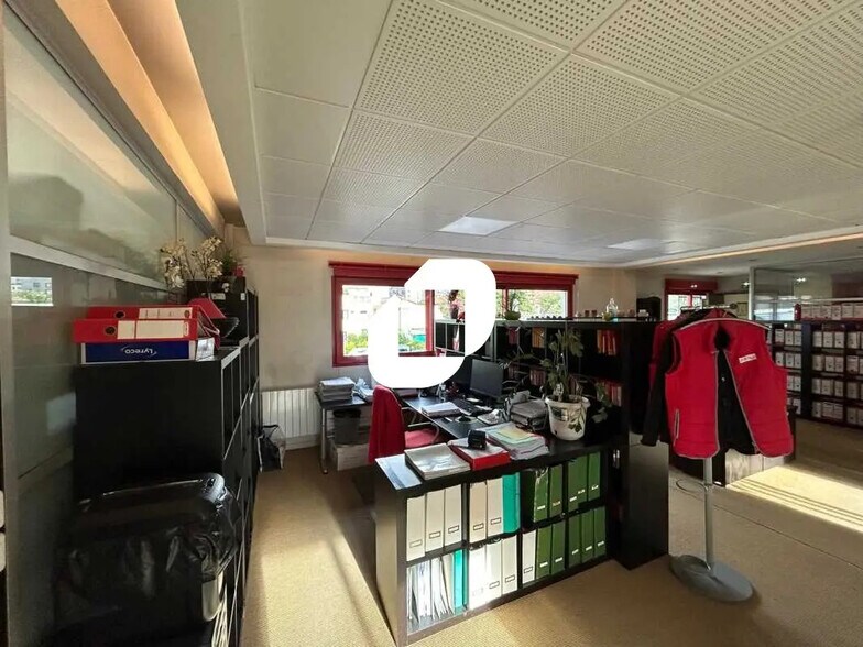 Office in Ivry-sur-Seine for lease - Building Photo - Image 3 of 12