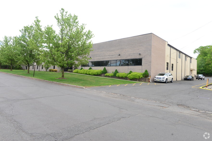 40 Industrial Rd, Berkeley Heights, NJ for lease - Building Photo - Image 1 of 6