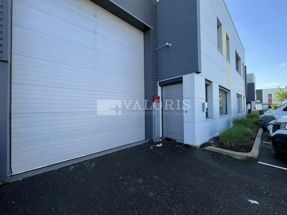 Flex in Saint-Fons for lease Building Photo- Image 1 of 4